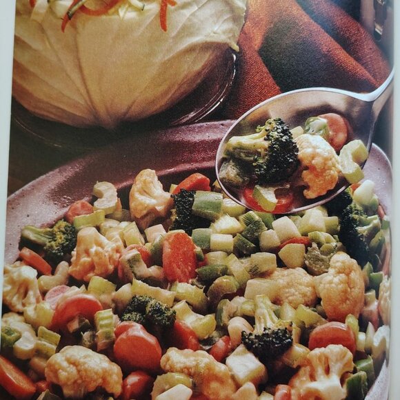 LAND O LAKES TREASURY OF COUNTRY HERITAGE MEALS & MENUS - Picture 6 of 10